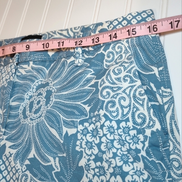 Talbot's women's blue floral print relaxed chino pants size (4) - Picture 11 of 13